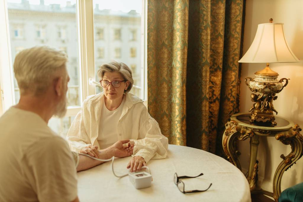 Mutuelle senior : top 6 des meilleures solutions en 2026